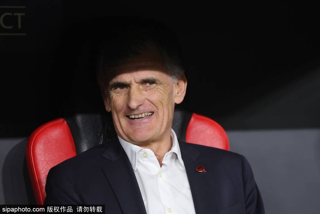 他们在幕后掌舵：什么是体育总监？德甲俱乐部命运的隐形指挥官